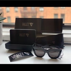 Valley Sunglasses Marmont Gloss Blk/Blk Lens